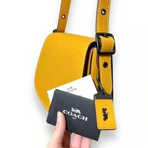 NWOT Coach Saddle 23 Bag Glovetanned Leather Crossbody in Flax Mustard Yellow - Picture 2 of 15